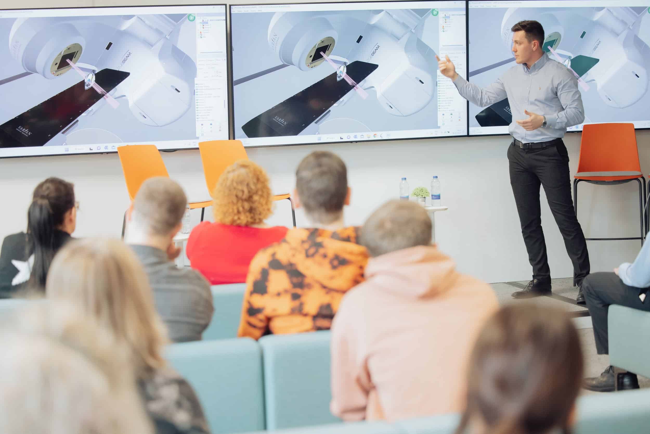 Vertual show off their impressive 'flight simulator' for doctors in member spotlight event  